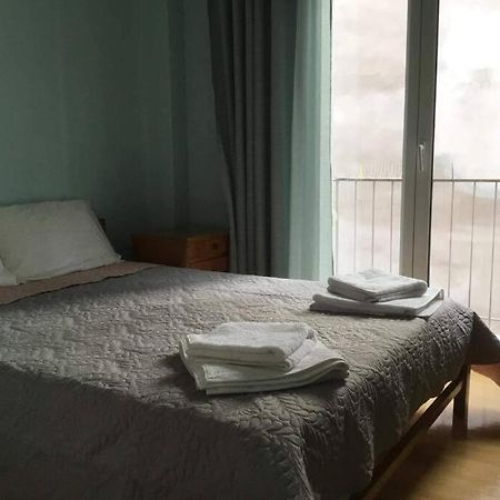 Cozy Apartment In The Heart Of เอเธนส์ ภายนอก รูปภาพ