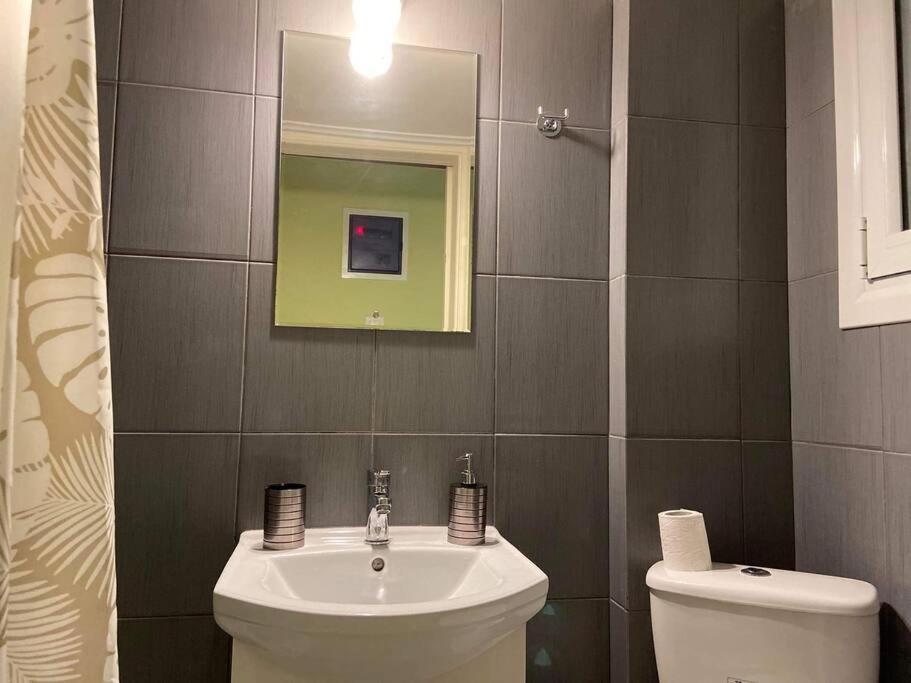 Cozy Apartment In The Heart Of เอเธนส์ ภายนอก รูปภาพ